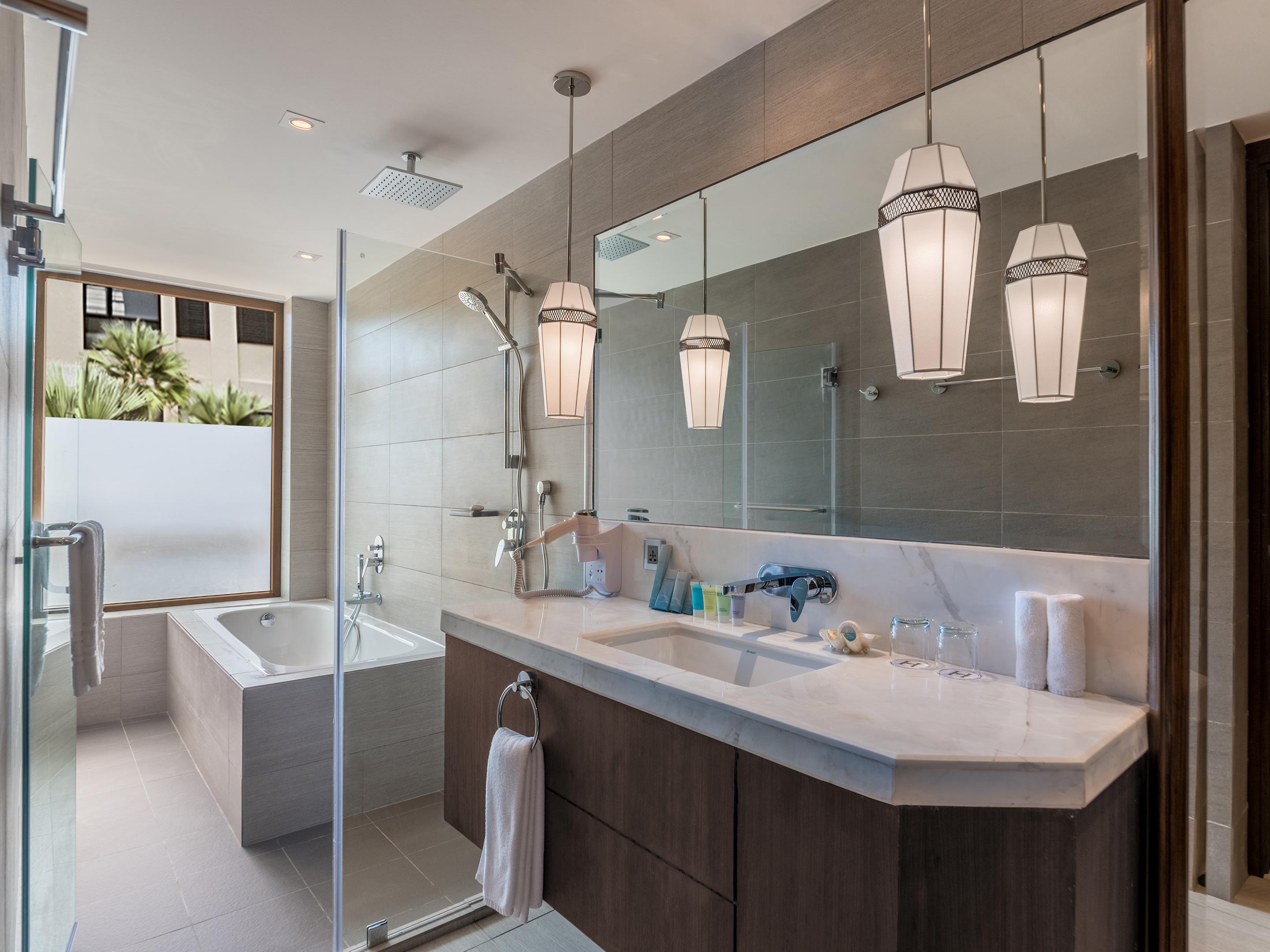 Henann Prime Beach Resort Balabag  Eksteriør bilde Bathroom