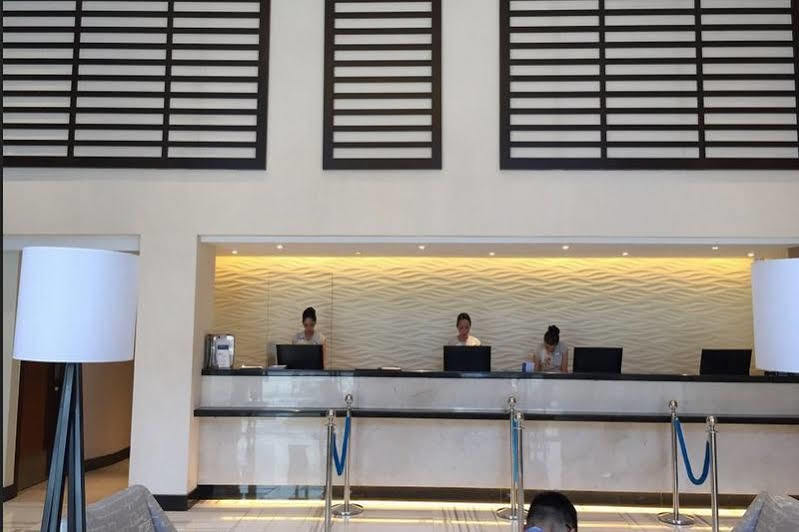 Henann Prime Beach Resort Balabag  Eksteriør bilde Check-in counters at the airport